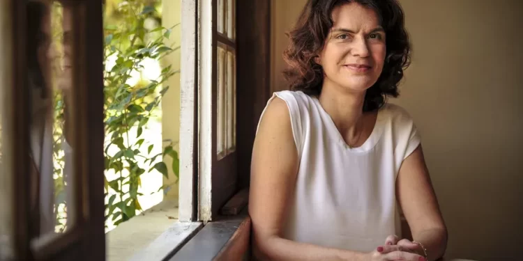 Lícia Manzo O País de Alice