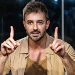 CRÍTICA | “Hétero Sigilo”: Entre a Sombra da Máscara e a Coragem da Exposição